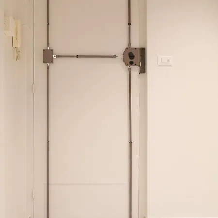 Bertola 17, Centrale, Stazione By Happyhostorino *