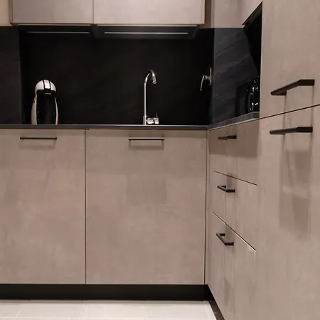 Bertola 17, Centrale, Stazione By Happyhostorino