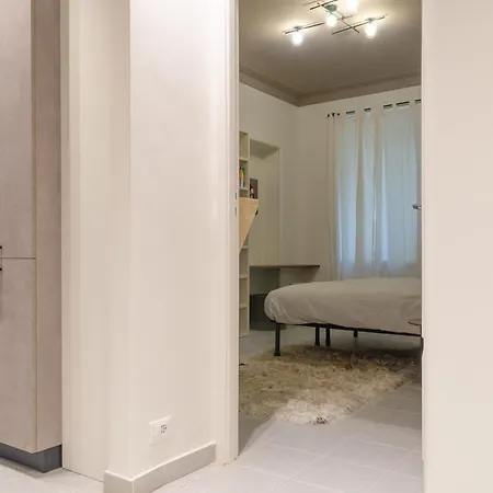 Bertola 17, Centrale, Stazione By Happyhostorino