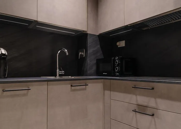 Bertola 17, Centrale, Stazione By Happyhostorino * Turin