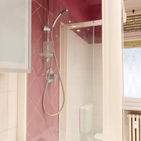 Bertola 17, Centrale, Stazione By Happyhostorino *